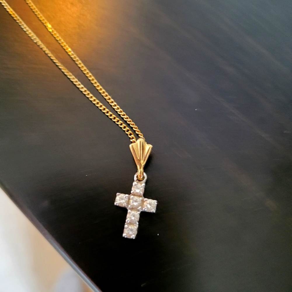 Gold and diamond cross  w chain